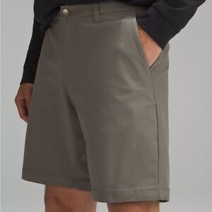 Lululemon Commission Classic-Fit Short 9" in Grey Sage 33 NWOT